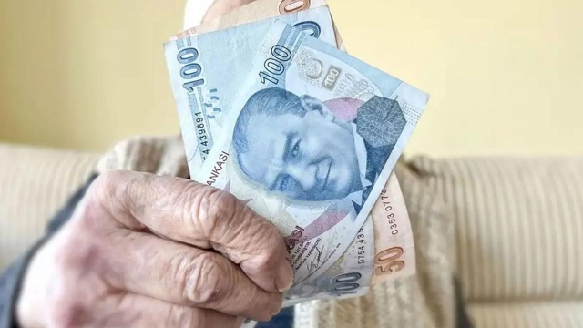 Emeklileri keyifli edecek haber! 3 bin 119 TL daha hesaplara yatacak